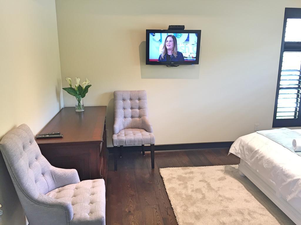 Mission Hill Lake View Villa West Kelowna Bagian luar foto