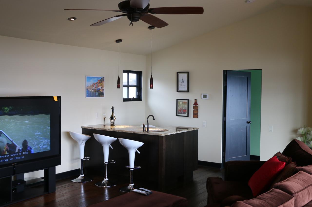 Mission Hill Lake View Villa West Kelowna Bagian luar foto